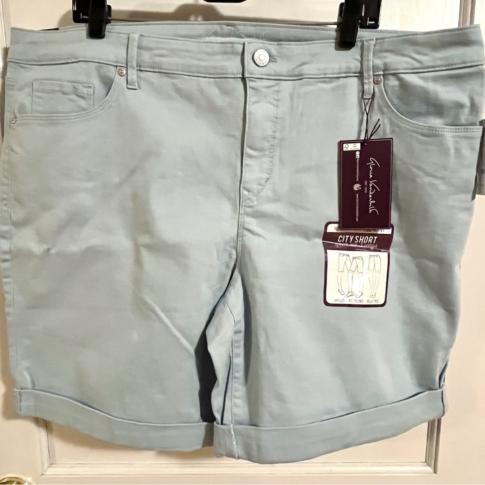 Gloria Vanderbilt all American Slimming Effect Women's City Short. NWT Plus